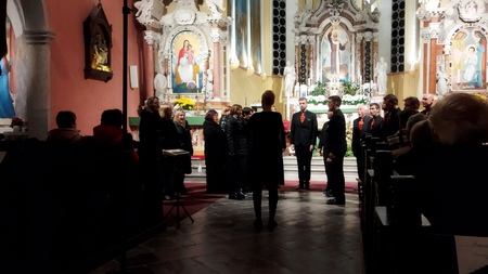 Komorni zbor Ipavska_spremenjena postavitev zbora